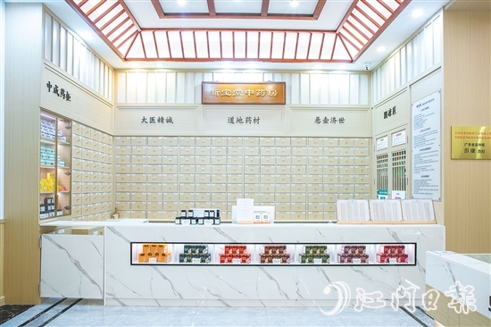 新寶堂中醫(yī)館集中醫(yī)診療、中醫(yī)養(yǎng)生保健、健康管理、中醫(yī)健康講堂等服務(wù)于一體。