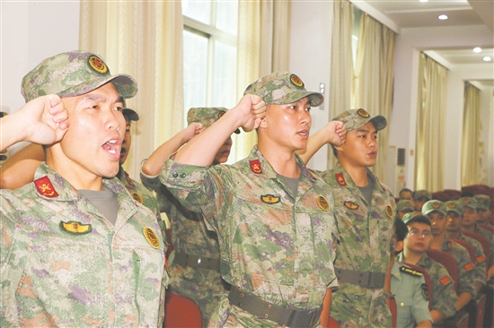 “夏北浩民兵排”正式成立，民兵莊嚴(yán)宣誓。