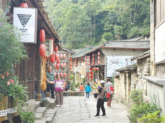 9月9日，“邑起游”云貴秋韻5天游啟程。