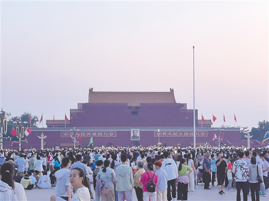 當(dāng)前北京已成為江門市民秋季出游的“頂流”目的地。圖為北京天安門廣場。
