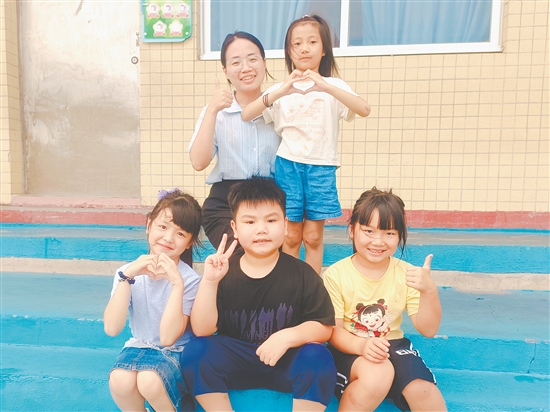 開學第一周，魏雨明便和學生打成一片。