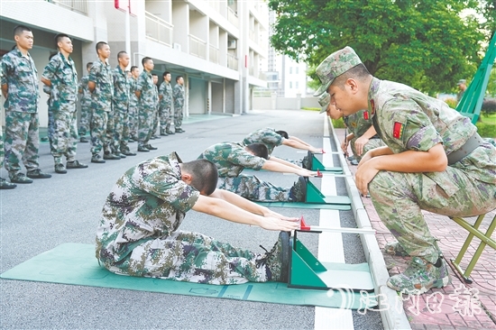 預(yù)定新兵接受役前教育。