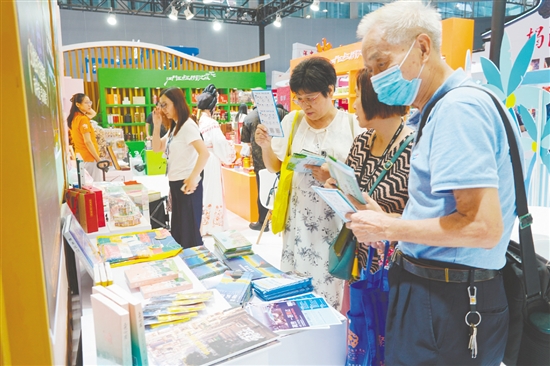 江門展館吸引了國內(nèi)外眾多觀展人員的目光。