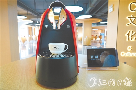 西啡科技研發(fā)的首臺膠囊咖啡機(jī)。