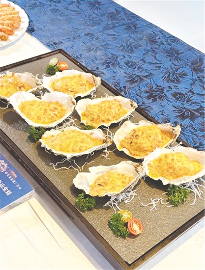 海膽醬烤臺(tái)山生蠔色澤誘人。