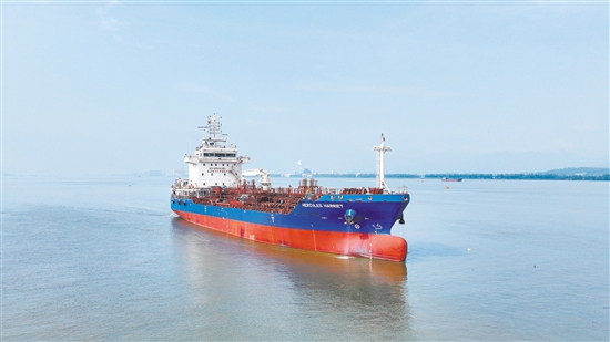 9月26日，7700載重噸油化船“HERCULES