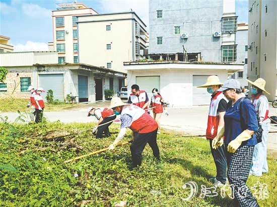 恩平市僑胞志愿者用實(shí)際行動為家鄉(xiāng)疫情防控作出貢獻(xiàn)。