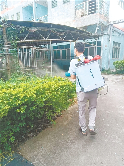 廣明源光科技股份有限公司組織員工對廠區(qū)進行清潔消殺。