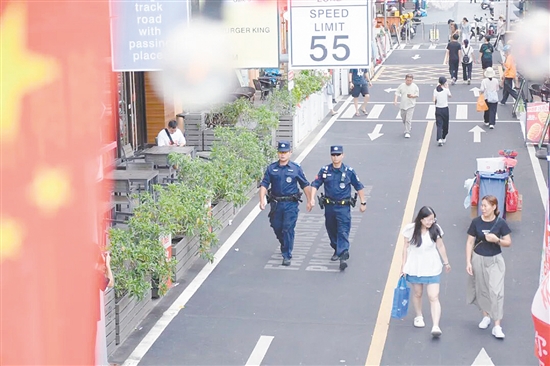 我市公安機(jī)關(guān)統(tǒng)籌抓好“兩節(jié)”安保和基孔肯雅熱疫情防控工作。