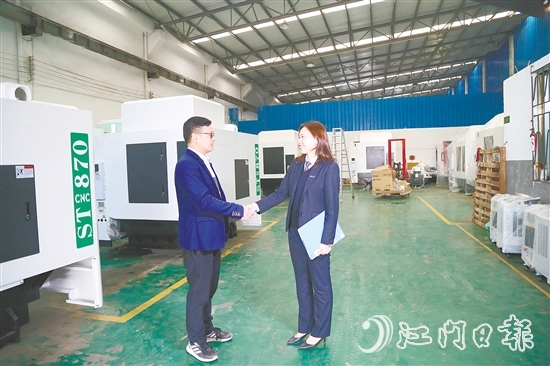 江門農(nóng)商銀行持續(xù)加大信貸支持力度，助力企業(yè)發(fā)展壯大。