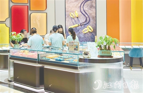 受金價(jià)上漲影響，國內(nèi)金飾克價(jià)繼續(xù)上調(diào)。