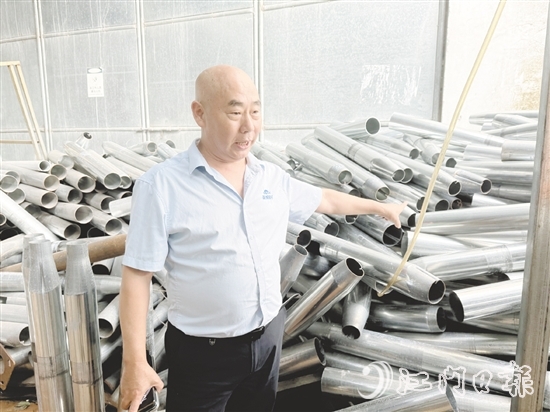 面對(duì)困境，郭繼南沒有放棄，而是不斷尋求出路。