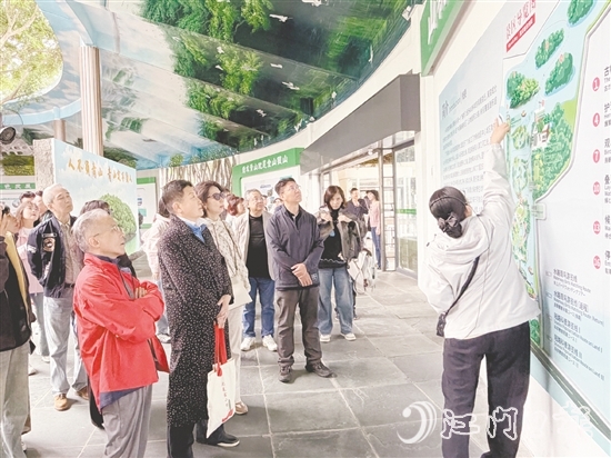 中國廣播劇研究會的專家學(xué)者走進小鳥天堂國家濕地公園，挖掘創(chuàng)作素材。