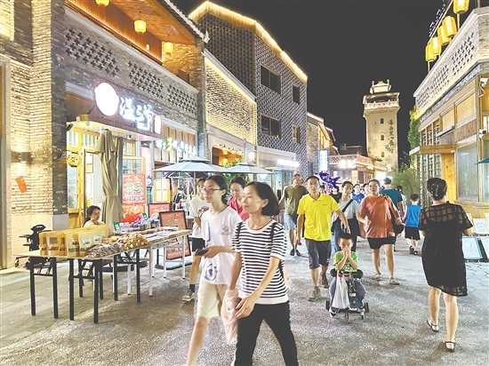 江門(mén)古勞水鄉(xiāng)景區(qū)推出夜游免費(fèi)入園活動(dòng)。