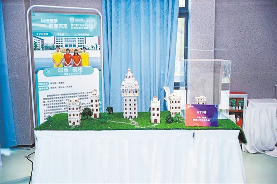 許詩誼創(chuàng)作的作品。