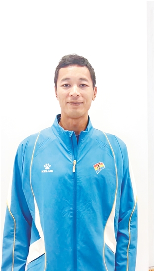 李焯新獲得十五運會男子沙灘排球銀牌。