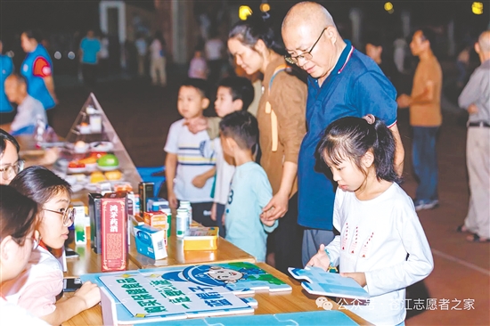 活動通過“科普集市+創(chuàng)作大賽+專家宣講+文藝展演”的多元形式，為市民帶來健康科普盛宴。
