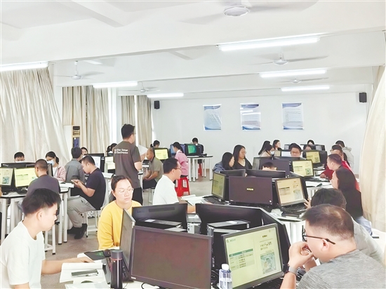 培訓(xùn)采用“理論講解+實(shí)戰(zhàn)操作”相結(jié)合的方式。