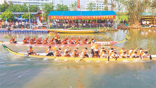 2025年江海龍舟龍艇邀請賽22人國際龍舟賽比賽現(xiàn)場。付師華