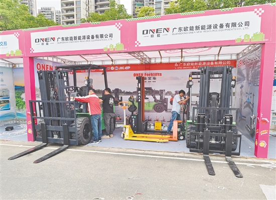 歐能設(shè)備的叉車產(chǎn)品在國(guó)內(nèi)外展會(huì)上頻繁“露臉”。