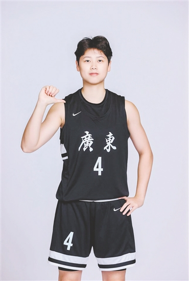 競技場上，鐘佳麗持續(xù)突破自我，在十五運會站上最高領(lǐng)獎臺。受訪者供圖