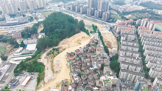 黃士俊父母的墓地位于沙坪街道文邊橫坑村后山，此地因而得名“狀元山”。