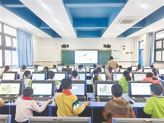 江門首次將AI技術(shù)應(yīng)用于學(xué)生藝術(shù)素養(yǎng)評(píng)價(jià)全過程。