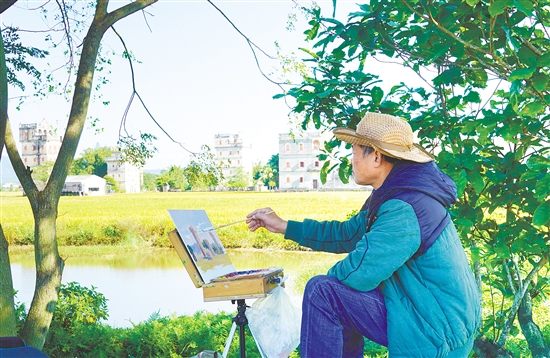 海內(nèi)外美術(shù)家在塘口鎮(zhèn)自力村碉樓群寫(xiě)生。