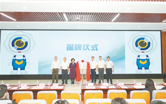 “粵菜師傅營養(yǎng)健康餐研發(fā)基地”揭牌儀式現(xiàn)場。