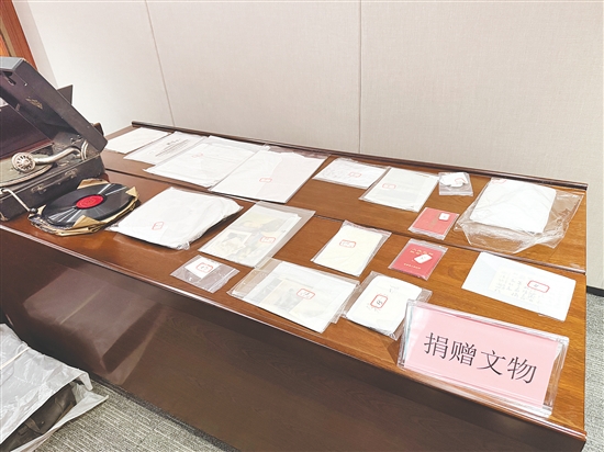 這批實物資料既有見證抗戰(zhàn)歲月的飛行史料，也有戰(zhàn)后生活實物，為僑鄉(xiāng)深挖“航空救國”歷史、傳承華僑愛國精神注入重要力量。