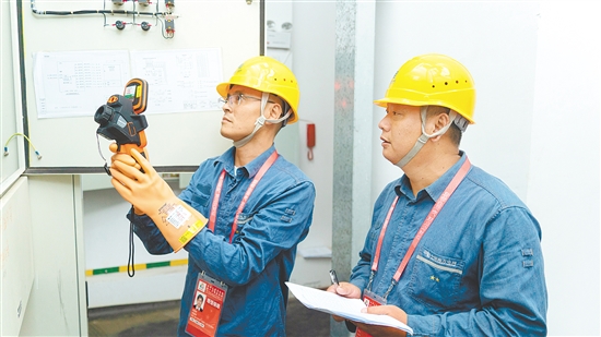 在科技的助力下，臺(tái)山供電局圓滿實(shí)現(xiàn)“零差錯(cuò)、零閃動(dòng)”保電目標(biāo)。