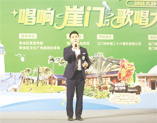 大賽現(xiàn)場，選手激情獻(xiàn)唱。