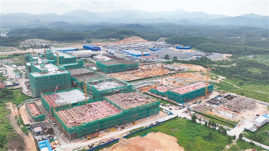 近年來，良好的交通區(qū)位優(yōu)勢讓建桃工業(yè)區(qū)成為桃源鎮(zhèn)招才引智、推動優(yōu)質項目落地的重要平臺。