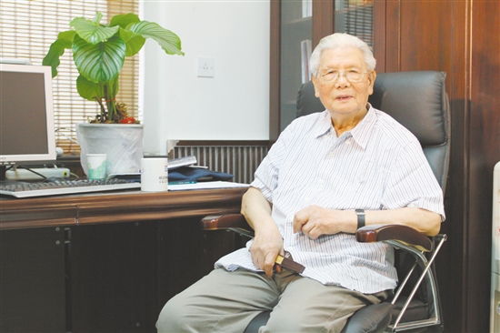 薛社普院士用一生踐行了“教育興則人才興，人才興則家國(guó)興”的深刻內(nèi)涵。