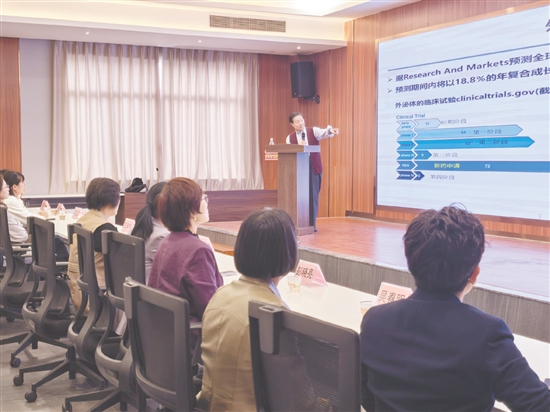 12月1日，中國(guó)科學(xué)院院士、分析化學(xué)領(lǐng)域權(quán)威專家張玉奎受邀到新會(huì)，面向陳皮產(chǎn)業(yè)從業(yè)者及科研人員，就提升新會(huì)柑果肉綜合利用水平進(jìn)行前沿技術(shù)分享。