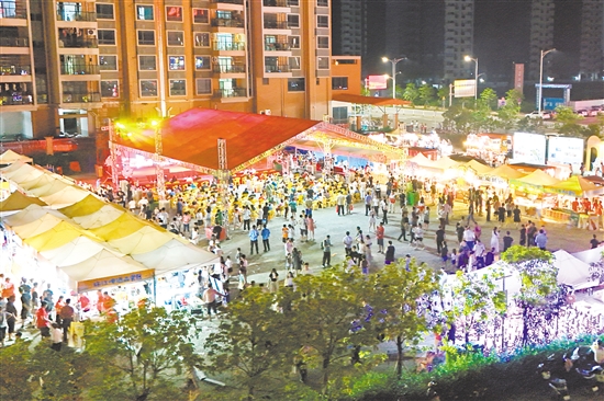 “笑蝦蝦”系列活動(dòng)是大鰲鎮(zhèn)的文旅招牌，今年開展的“笑蝦蝦”精彩夜繽紛活動(dòng)吸引大量游客，帶動(dòng)周邊餐飲、住宿等業(yè)態(tài)蓬勃發(fā)展。