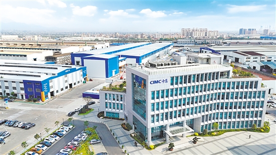 作為中集集團(tuán)在粵港澳大灣區(qū)的重要研發(fā)制造基地，新會(huì)中集工業(yè)園區(qū)占地1067畝，致力于打造“集裝箱+”業(yè)務(wù)矩陣。