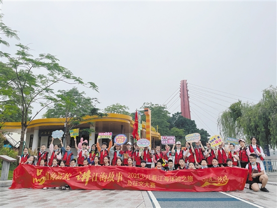 小記者們收獲了難忘的江海體驗(yàn)之旅。
