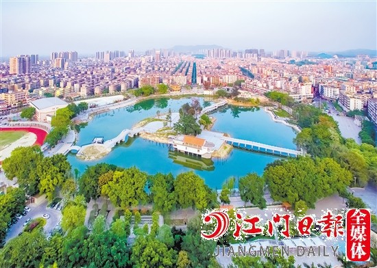 鶴山城市面貌提質(zhì)升級(jí)。圖為鶴山北湖公園。