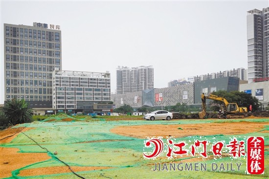 新會駿景灣新盤位于美吉特購物廣場旁。