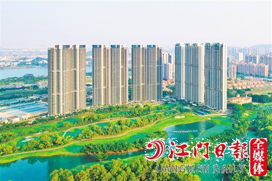 蒲葵之夢·天心被綠茵環(huán)繞，與高爾夫球場無距接壤。