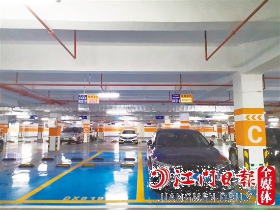 部分開發(fā)商對(duì)車位進(jìn)行大力促銷。