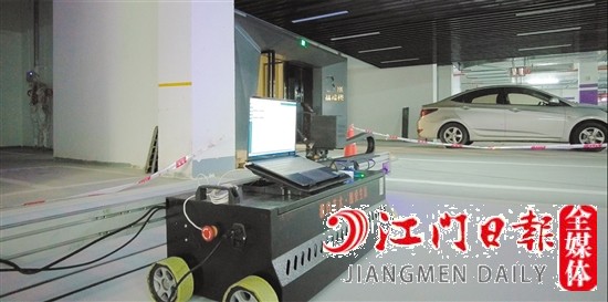 通過這臺(tái)機(jī)器，車位將穿上“新衣”。