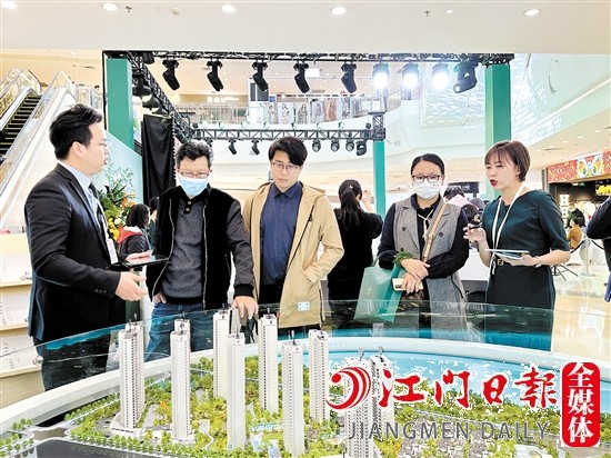 城市展廳的開(kāi)放，吸引不少市民前來(lái)了解項(xiàng)目詳情。