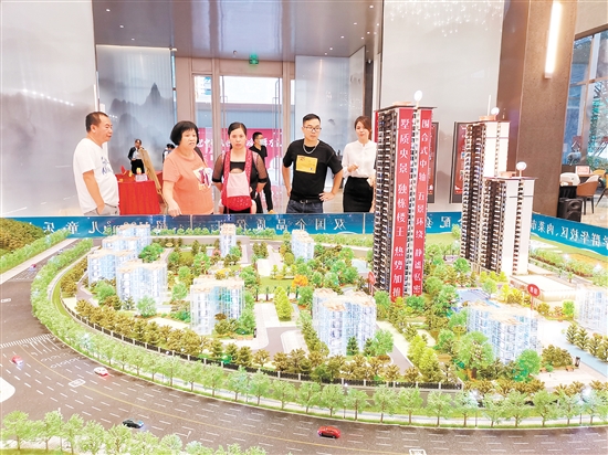 房地產(chǎn)調(diào)整優(yōu)化政策密集發(fā)布，有助于購房者降低購房成本。