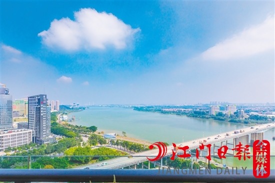 近年來，我市多個樓盤臨江而建。