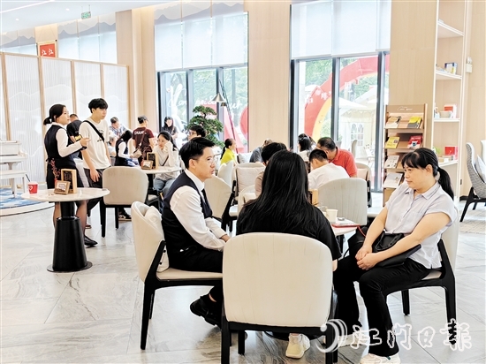 新政對房貸利率及首付比例的調(diào)整，減輕了購房者的負擔。