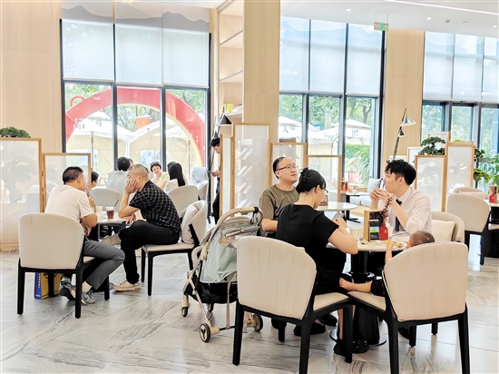 7月，高品質(zhì)樓盤的熱銷帶動(dòng)了市場(chǎng)的活躍度。