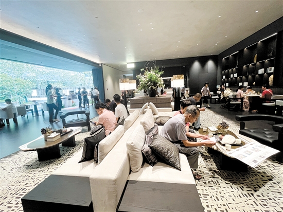 目前樓盤(pán)不少，消費(fèi)者可以貨比三家。