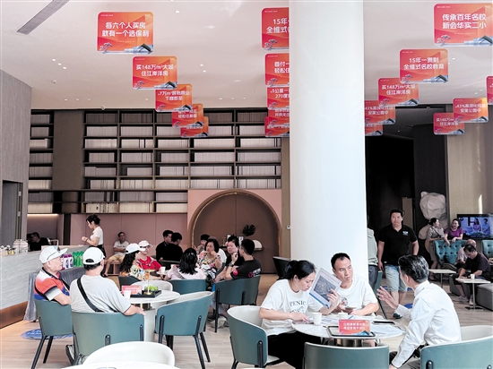 購房補貼疊加樓盤促銷，吸引不少消費者。